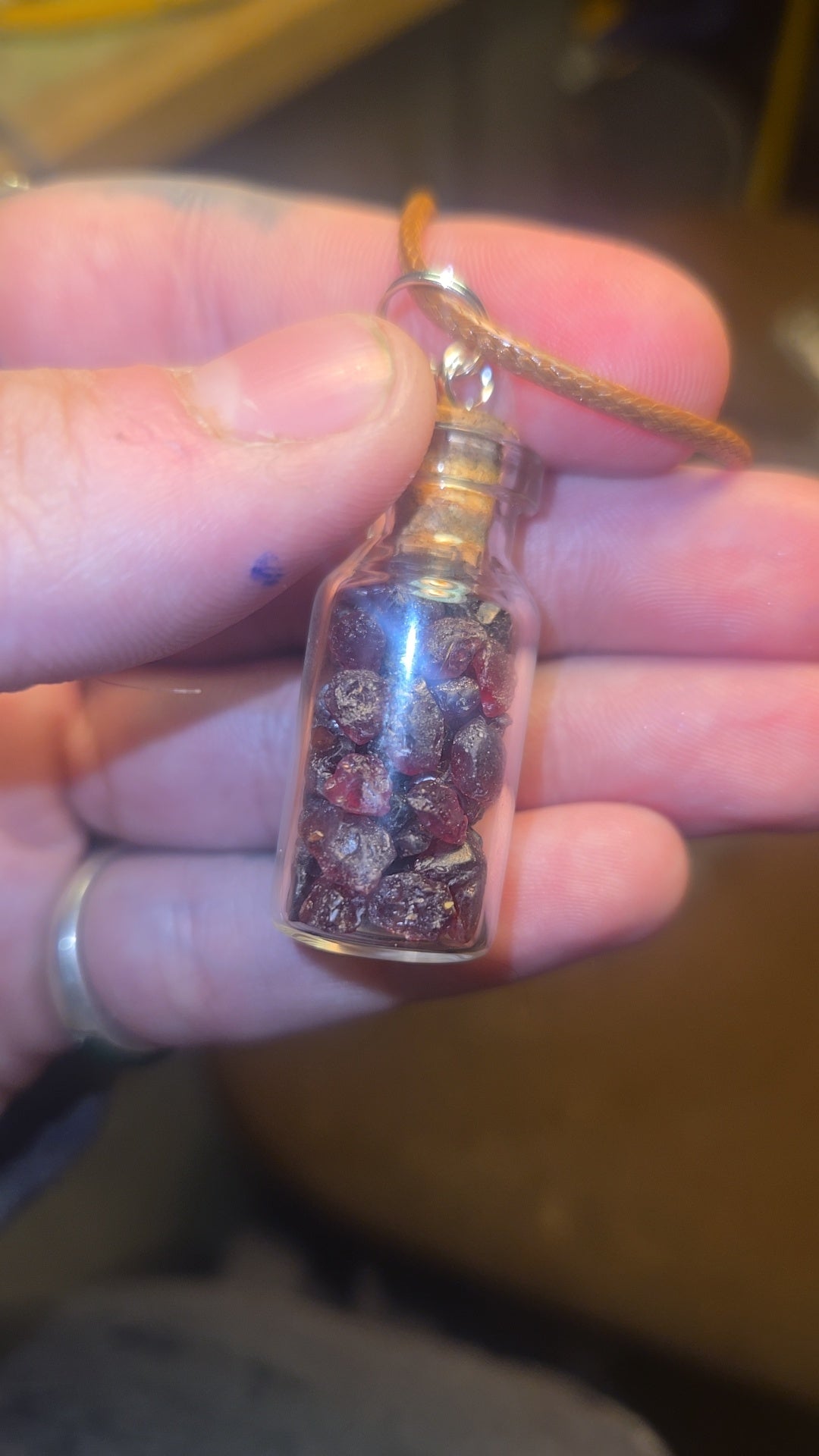 Collier bouteille grenat