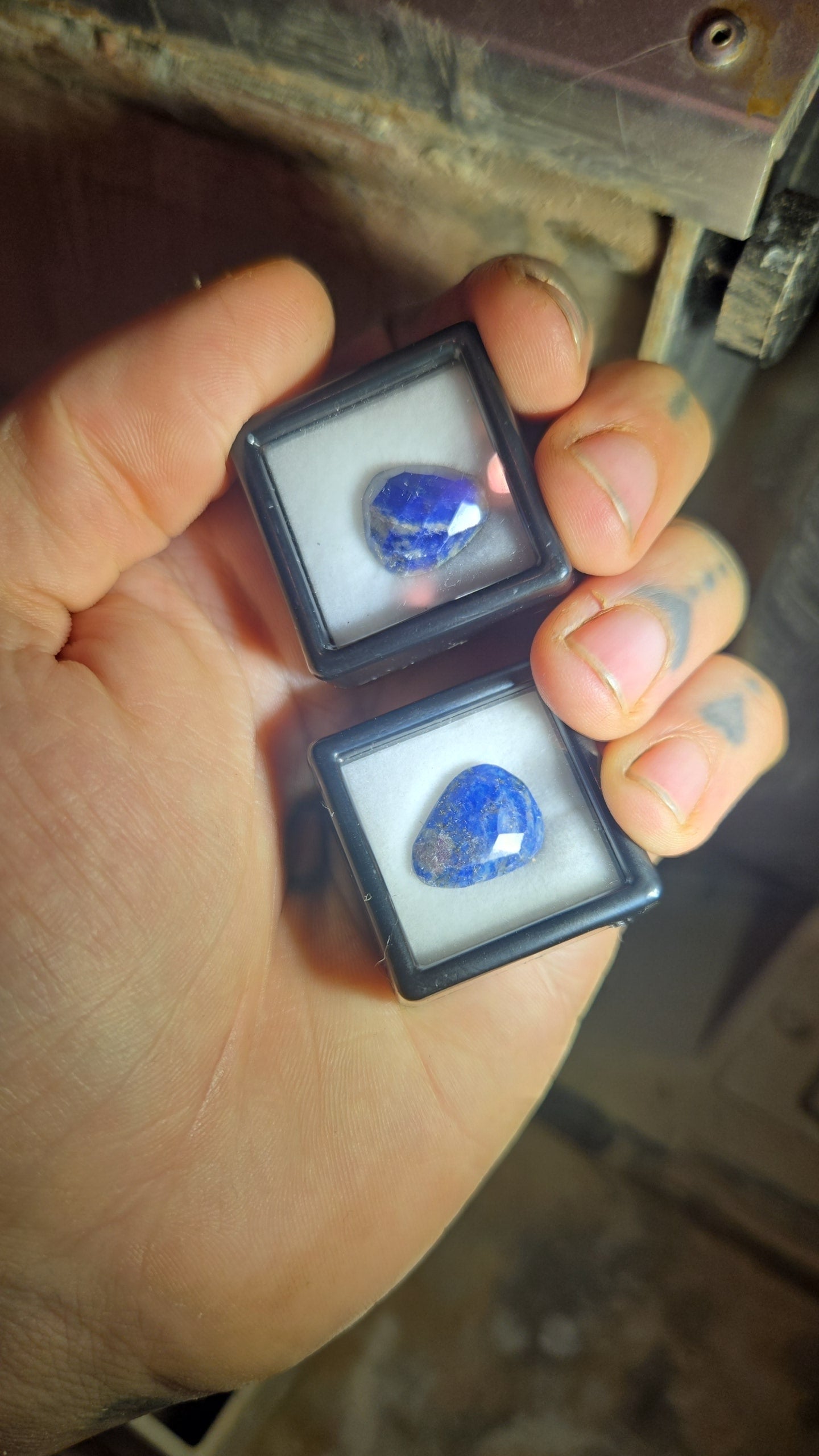 Cut Lapis Lazuli Gemstone (1)